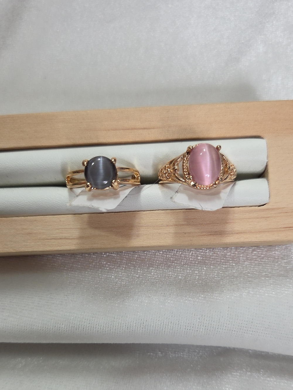 Lot of 2 Fashion Rings Purple and Pink Cat Eye Stone Rings Gold Tone Bands Sz 7